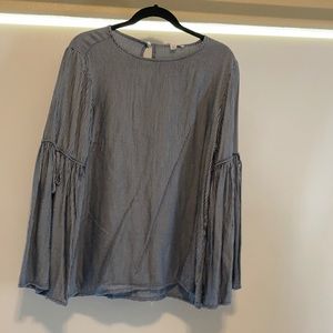 Peasant top with bow details